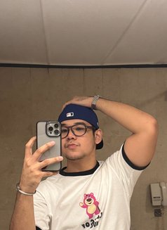 Lucas - Male escort in Makati City Photo 9 of 11