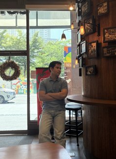 Lucas - Male escort in Makati City Photo 10 of 11