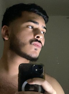 Lucas - Male escort in Dubai Photo 1 of 3