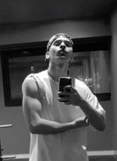 Lucas - Male escort in Dubai Photo 2 of 3