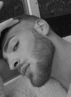 Lucas - Male escort in Dubai Photo 2 of 5