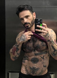 LucaXL - Male escort in Riyadh Photo 7 of 7