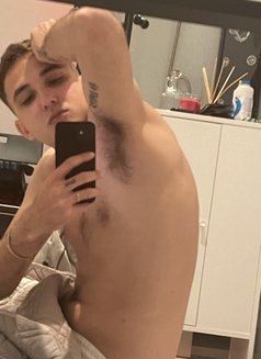 Lucca Alpha - Male escort in Paris Photo 9 of 13