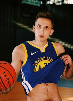 Lucca Alpha - Male escort in Munich Photo 7 of 9