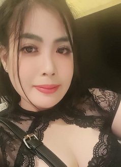 Luccy - escort in Doha Photo 4 of 12