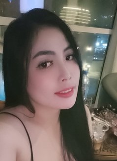 Luccy - escort in Doha Photo 5 of 12