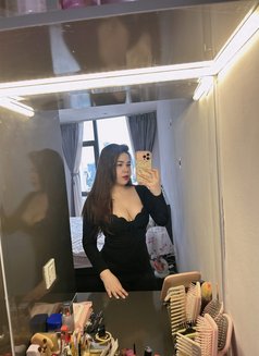 Luccy - escort in Doha Photo 8 of 11