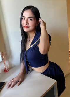 Luccy - escort in Dubai Photo 3 of 14