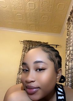 Luchy - escort in Guangzhou Photo 2 of 4