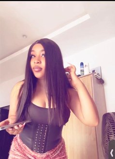 Luchy - escort in Guangzhou Photo 3 of 4