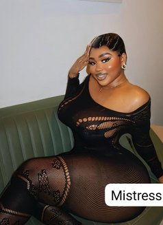 Lucia - puta in Al Juffair Photo 5 of 5