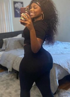 Lucia - escort in Erbil Photo 2 of 2