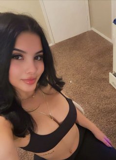 Lucia (Independent) Massage Full - puta in Al Manama Photo 2 of 6