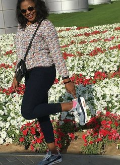 Lucia - escort in Cotonou Photo 2 of 3