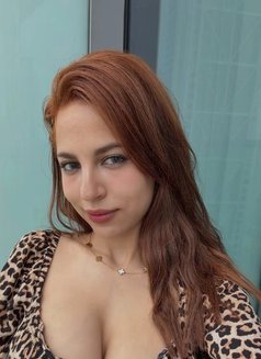 Lucia - puta in Dubai Photo 4 of 9