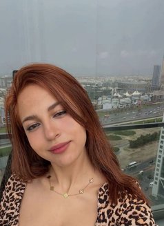 Lucia - puta in Dubai Photo 5 of 9