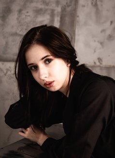 Lucia - puta in Dubai Photo 9 of 15