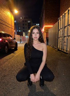 Lucia - escort in Hong Kong Photo 4 of 6