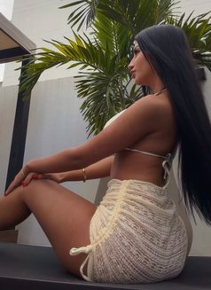 Luciana - puta in Dubai Photo 2 of 6
