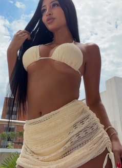 Luciana - puta in Dubai Photo 6 of 6