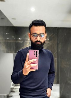 Lucid - Male escort in Ghaziabad Photo 1 of 2