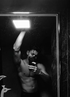 Eros - Acompañantes masculino in New Delhi Photo 8 of 11