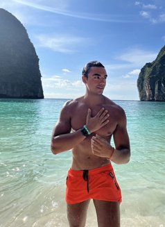 Lucifer777 - Male escort in Abu Dhabi Photo 4 of 5