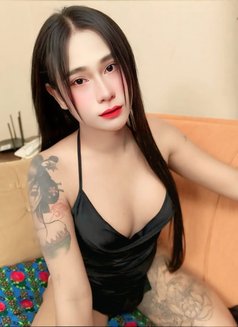 Lucky, Both, good top, good service - Transsexual escort in Al Manama Photo 3 of 5