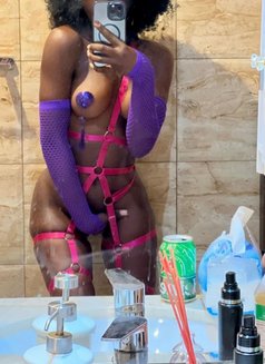 Olivia - escort in Kampala Photo 2 of 3