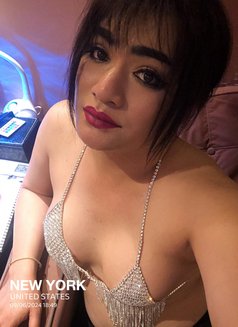 Lucky - Transsexual escort in Abu Dhabi Photo 1 of 2