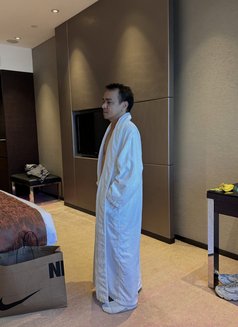Lucky - masseur in Singapore Photo 4 of 7