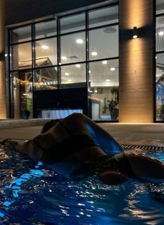 Lucky - puta in Muscat Photo 7 of 8