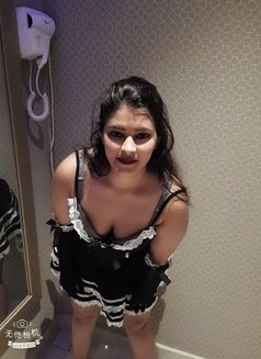 Lucky - escort in Kuwait Photo 5 of 8