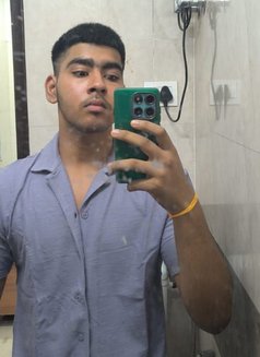 Lucky - Male escort in New Delhi Photo 4 of 4