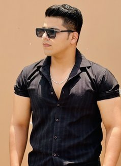 Lucky - Male escort in New Delhi Photo 3 of 5