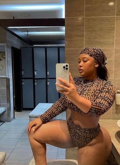 Lucky - escort in Chennai Photo 3 of 3