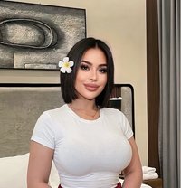 Lucky massage Professional with table - puta in Riyadh Photo 1 of 12