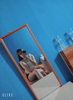 Lucky Need You Help - puta in Abu Dhabi Photo 1 of 4