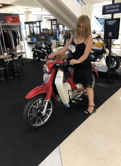 Lucky - dominatrix in Guangzhou Photo 1 of 8