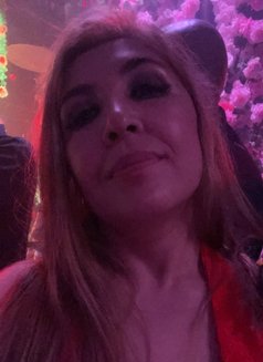 Lucky - dominatrix in Guangzhou Photo 1 of 4