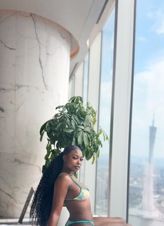 Lucky - escort in Hong Kong Photo 5 of 7
