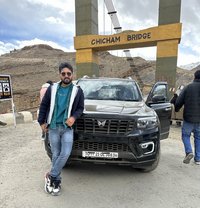 Lucky Single Escorts - Male escort in Gurgaon