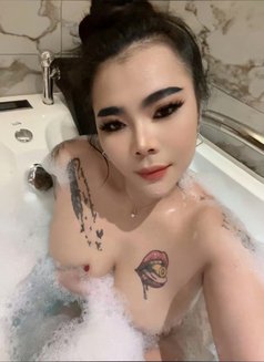 Lucky - escort in Abu Dhabi Photo 5 of 6