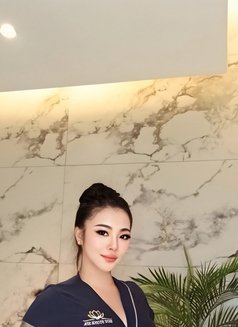 Lucky - escort in Abu Dhabi Photo 1 of 3