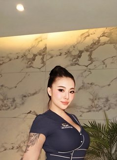 Lucky - escort in Abu Dhabi Photo 2 of 3