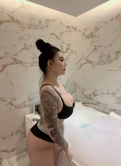 Lucky - escort in Abu Dhabi Photo 4 of 4