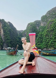 Lucky - masseuse in Bangkok Photo 9 of 13