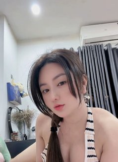Lucky - escort in Hanoi Photo 3 of 9