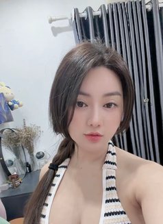 Lucky - escort in Hanoi Photo 4 of 9