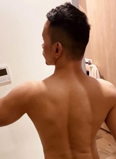 Lucky32 - Male escort in Singapore Photo 4 of 5